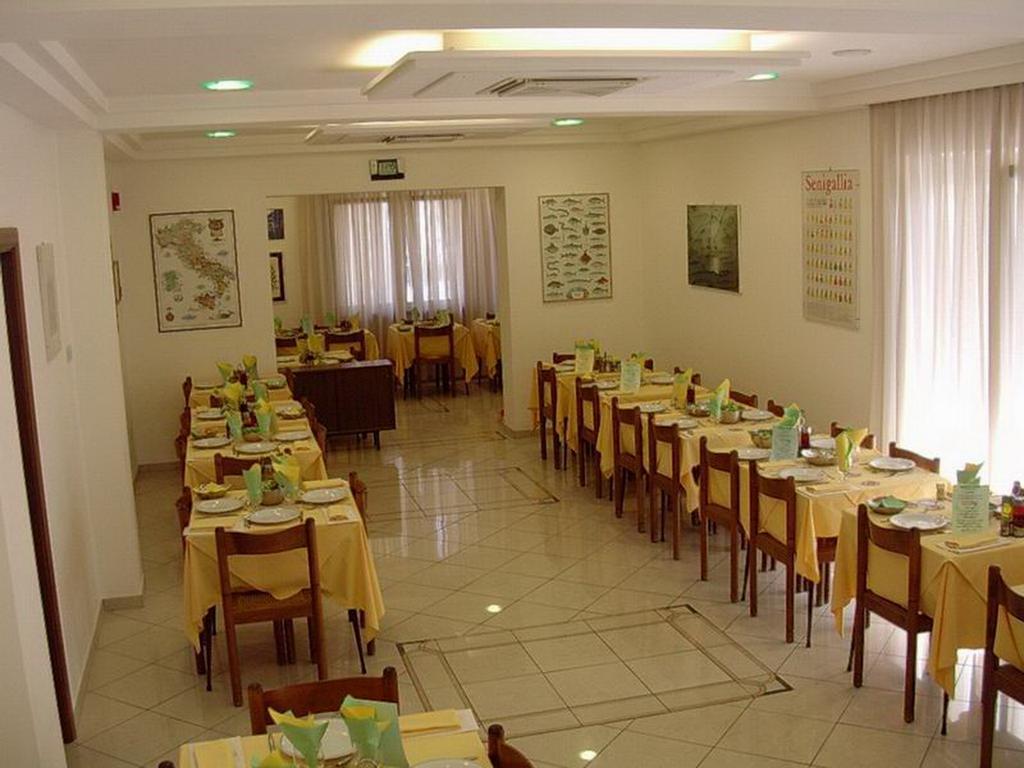 Hotel Vienna Senigallia Extérieur photo